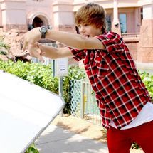 Beauty And A Beat (Feat. Nicki Minaj) Beauty And A Beat (Feat. Nicki Minaj)